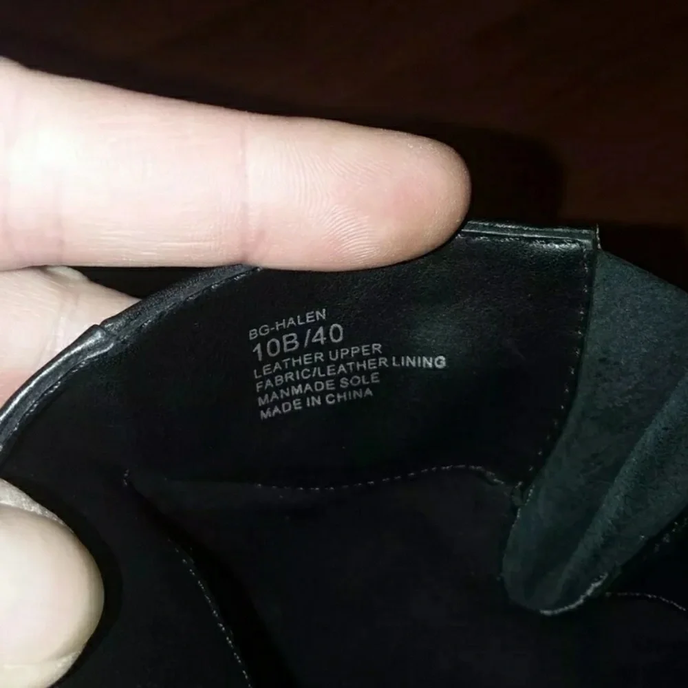 Stylish Black Leather Boots - Picture 4 of 4